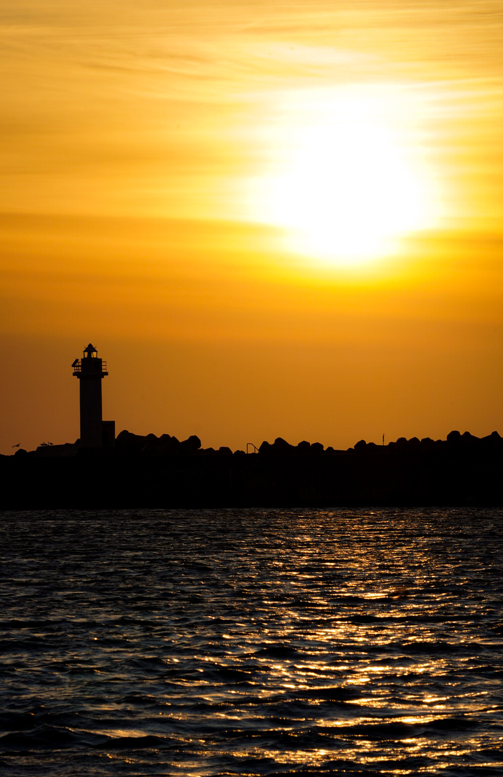 宗谷管内稚内市にある抜海港の夕日の写真、CHI_KO Photo GalleryではSONYα7Ⅲで撮影した風景写真のダウンロードが可能です
