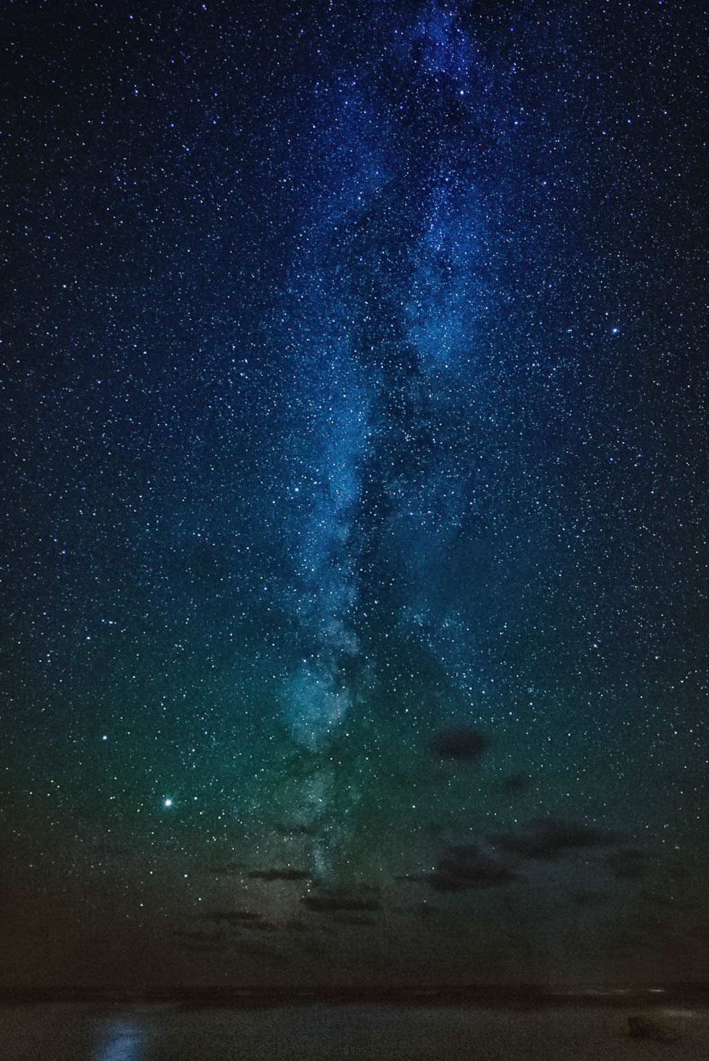 豊富町稚咲内海岸沿いから撮影した天の川の写真、CHI_KO Photo GalleryではSONYα7Ⅲで撮影した風景写真のダウンロードが可能です
